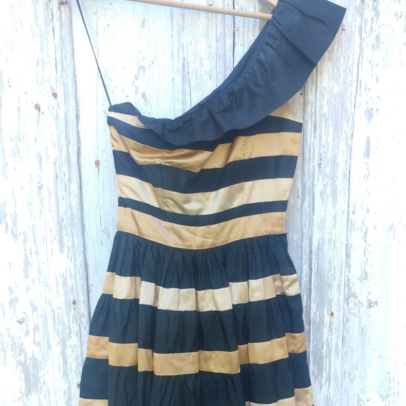 Saks Fifth  Black/Gold One Shoulder Cocktail Dress - Picture 1 of 3